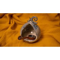 Handgemachtes, Rustikales Salzfässchen - Salzgefäß Mit Löffel Aus Keramik in Weiß Und Blau Handgemachtes, Rustikales Salzfässchen - Salzgefäß Mit Löffel Aus Keramik in Weiß Und Blau von FraeuleinFrosch