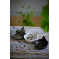 Liebevoll Handgetöpferte Katzennäpfe Mit Süßen Katzenöhrchen Liebevoll Handgetöpferte Katzennäpfe Mit Süßen Katzenöhrchen von FraeuleinOtten