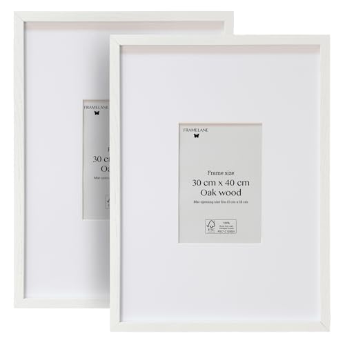 Framelane Set of 2 Bilderrahmen 30x40 Weiß - FSC-Zertifizierter Holzrahmen Aus Eiche Mit Passepartout - Bilderrahmen Mit Kratzfestem & Bruchsicherem Acrylglas - Wandmontage Hoch & Quer von Framelane