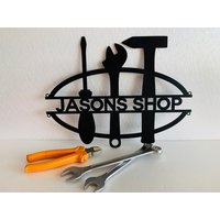 Personalisiertes Metall Garage Schild Benutzerdefinierter Name Werkstatt Wand Kunst Einweihungsparty Haus Dekor Mann Höhle Papas Opas Geschenk Für von FranJohnsonHouse