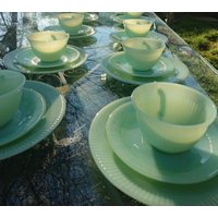 6 Sets X 3 Fire King, 18 Teile, Anchor Hocking, Jadeit Jane Ray, Usa Kult, Opalglas 40Er/50Er Jahre, Pro Set Teller, Tasse, Untertasse von FranceCharmyAntiques