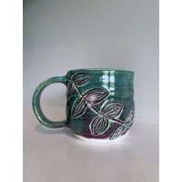 Lila Und Grüne Blatt Blätter Geschnitzte Handgemachte Keramik-Kaffee-Tee-Tasse von FrandsenPottery