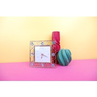 Vintage Y2K Tischuhr Kunstvolles Metalldraht-Modell, Künstliche Edelsteine Vintage Y2K Tischuhr Kunstvolles Metalldraht-Modell, Künstliche Edelsteine von FrankyGoesToThrift