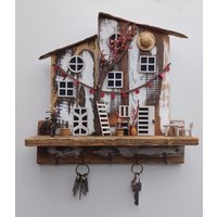 Schlüsselbrett "Bücherwurm" Aus Altholz Mit Viel Liebe Zum Detail von Frankysholzmodelle