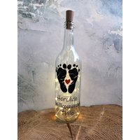 Leutflasche Personalisierbares Geschenk Zur Geburt Namen Pinkelparty Flaschenlicht Mit Babyfüßen von FranzisDekostuebchen