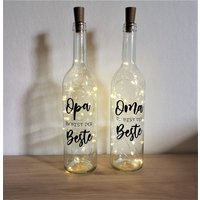 Personalisierbare Leuchtflasche Geschenk Für Oma Opa Du Bist Die Beste Der - Weinflasche Lichterkette Personalisierbare Leuchtflasche Geschenk Für Oma Opa Du Bist Die Beste Der - Weinflasche Lichterkette von FranzisDekostuebchen