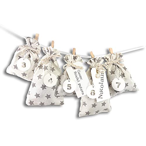 Frau WUNDERVoll® DIY Adventskalender zum Befüllen Schneeflöckchen Baumwollbeutel creme, graue Sterne, Ziffern weiß/Weihnachtskalender,Beutel,SackSäckchen,Stoffbeutel,Baumwolle,Geschenkbeutel,Bastelset von Frau WunderVoll
