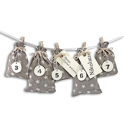 Frau WUNDERVoll® Stoff Adventskalender zum Befüllen Schneeflöckchen Baumwollbeutel grau, weiße Sterne, Ziffern weiß/Weihnachtskalender Beutel Sack Säckchen Stoffbeutel Baumwolle Geschenkbeutel von Frau WunderVoll