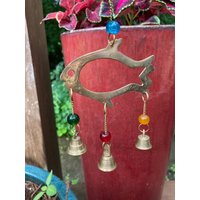 Kleine Messingglöckchen - Fisch - Boho Gartenkunst von FreckledFlowerStore
