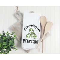 Jeden Tag Bin Ich Brusselin' | Geschirrtuch Lustiger Spruch Küchenhandtuch Gemüse-Wortspiel Song Lyric Wortspiel| Humorvolles von FreckledRosesDesigns
