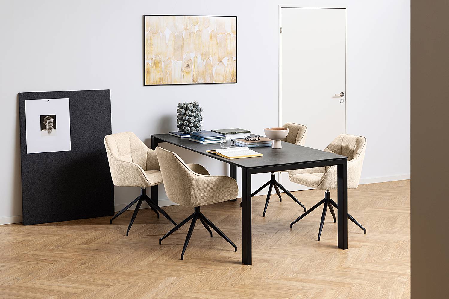 home24 Drehbarer Armlehnenstuhl Sidaon 58 x 85 x 55cm Strukturstoff Badia: Beige Beige home24 Drehbarer Armlehnenstuhl Sidaon 58 x 85 x 55cm Strukturstoff Badia: Beige Beige von home24