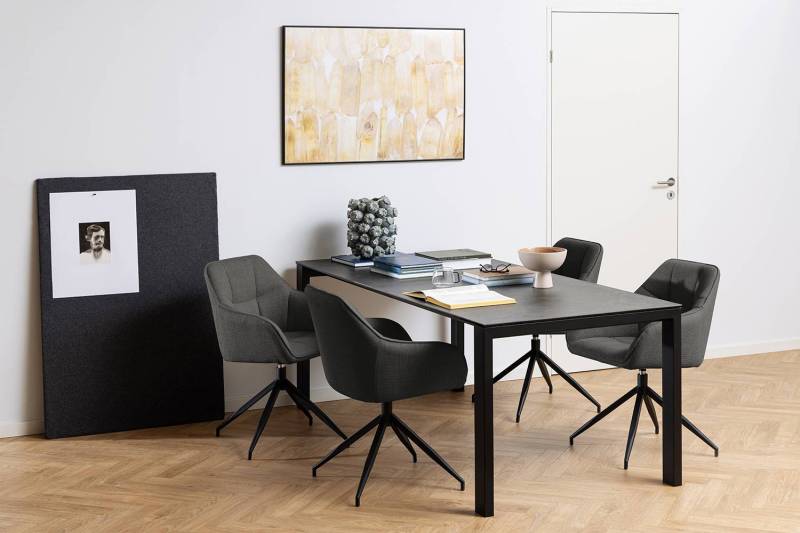 home24 Drehbarer Armlehnenstuhl Sidaon 58 x 85 x 55cm Strukturstoff Badia: Anthrazit Grau von home24