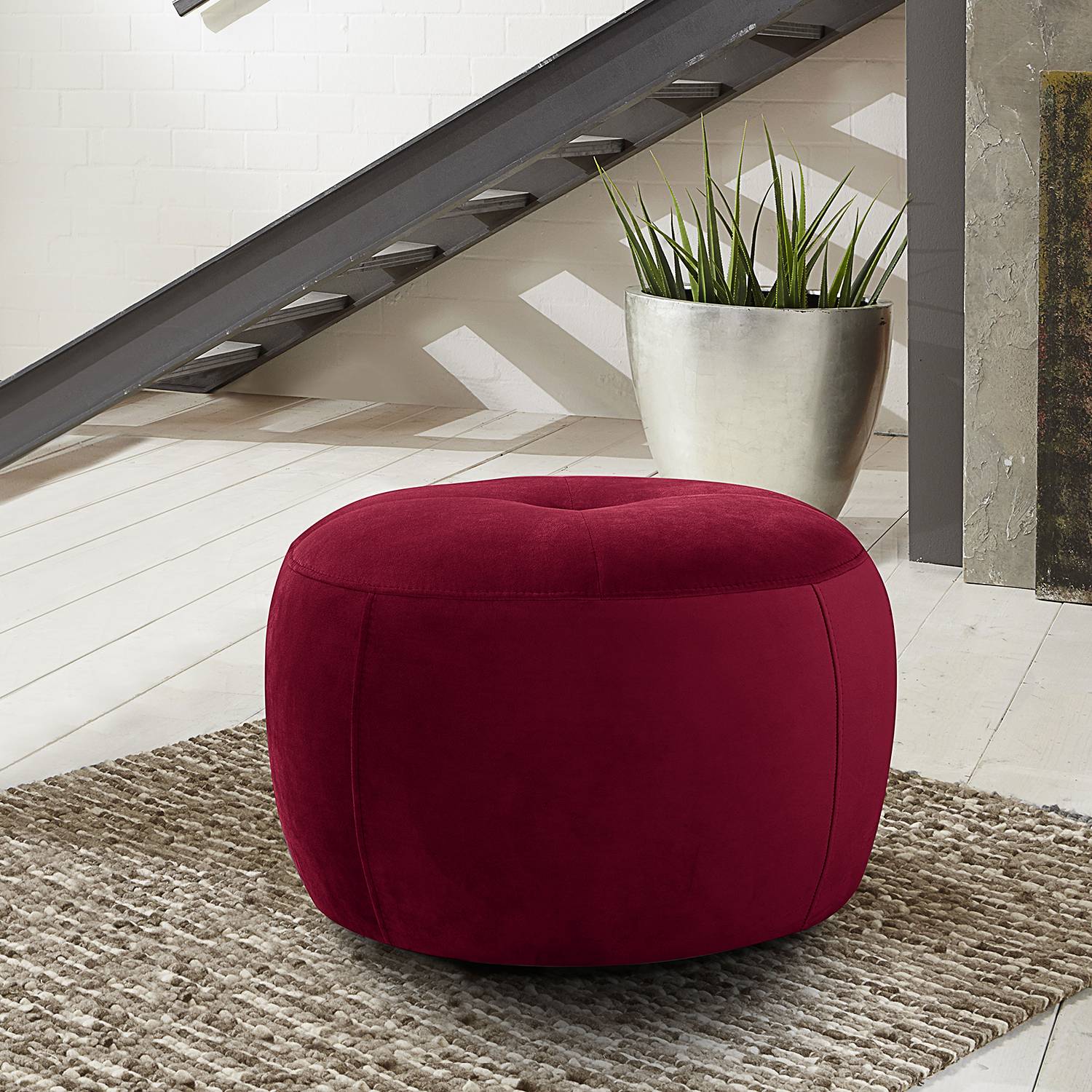 home24 Polsterhocker Monteux 63 x 63cm Pink Samt Ravi: Aubergine home24 Polsterhocker Monteux 63 x 63cm Pink Samt Ravi: Aubergine von home24