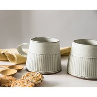 Teetasse Aus Keramik, Moderne Teetasse, Weiße Keramiktasse, Kaffeetasse Mit Geradem Linienmuster von FreeFolding