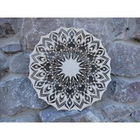 Pfauenfeder Mandala-Ornament Aus Holz Filigraner Wandbehang von FreeWoodPL
