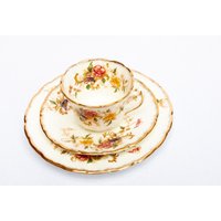 Antike China Teetasse Trio "Mai' Mit Floral Und Vergoldet Detail, Vintage Untertasse, Antike Trios, Teatime von FreeburyandPickle