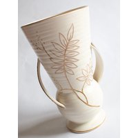 Art-Deco-Krone Devon Fieldings Gerippte Vase Mit Geformten Griffen Und Goldenen Details, Vintage Art-Deco-Keramik von FreeburyandPickle