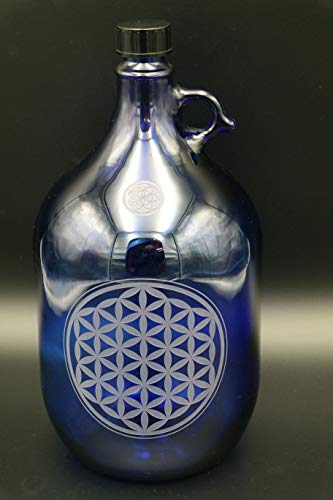 5L Henkelflasche Wasserkrug blaues Glas mit Gravur Blume des Lebens und Samen des LebensV.2 von Freiglas