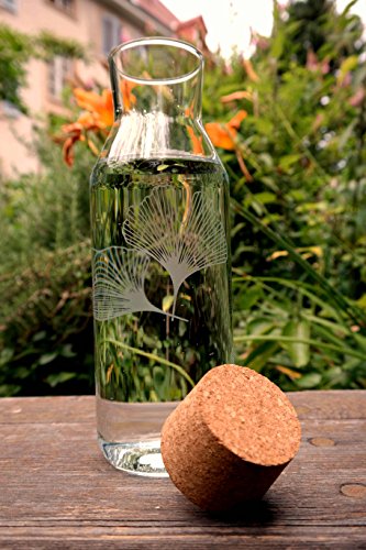 freiglas - 1l Glas-Karaffe Korkverschluß *Ginkgo* Motiv sandgestrahlt von freiglas von Freiglas