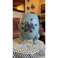 Cottage Chic Shabby Footed Blumen Lila Violett Blumenstrauß Ei Vase von FrenchCountryGirl