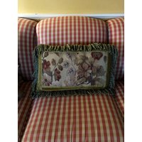 Französisch Provence Aubusson Petit Punkt Nadelspitze Quaste Fransen Floral Kissen von FrenchCountryGirl