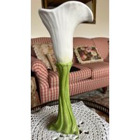 Vintage Landhaus Chic Handbemalte Calla Lilly Blumenknospe Vase von FrenchCountryGirl