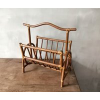 Großer Vintage Wicker Holz Zeitungsständer von FrenchFindsGallery