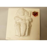 Vintage Gips Skulptur Figur Relief Schlafendes Mädchen Auf Stuhl Signiert Künstler Ornamente Geschenk/French Studio von FrenchStudioVintage