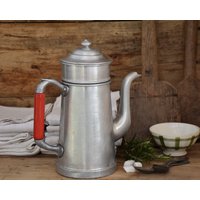 Vintage Aluminium Kaffeekanne Rustikales Küchenregal Dekor Und Geschenkidee Zum Hochzeitstag von FrenchTouchBoutique