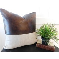 Modernes Vintage Churchill Kissenbezug von FrenchVanillaCharm