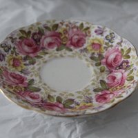 Porzellan Untertassen 2 Stück Ersatz Royal Albert Serena Rosa Rosen Dekor Blumenmuster Untertasse Feines Teeservice Gold von FrenchVintageAntik