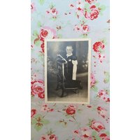 Jahrgang Französisch Religiöse Heilige Kommunion Portrait Fotografie Maria Symbol Christian Catholic Erinnerungsstücke Junge Papier Ephemera Jahrgang Französisch Religiöse Heilige Kommunion Portrait Fotografie Maria Symbol Christian Catholic Erinnerungsstücke Junge Papier Ephemera von FrenchVintageGoodies