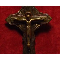 Antiker Wandbehang Art Deco Religiöses Messing Kruzifix Kreuz 8, 72 Inch von Frenchconnection333