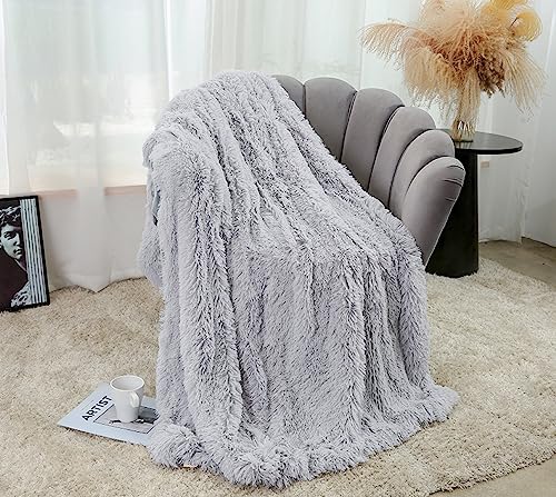 Freyamy Flauschig Kuscheldecke 200x230cm Hellgrau Warme Wurfdecke Langhaar Microfaser Kunstfell Wohndecke Wende Kunstpelz Felldecke Flanell Sofa Decke TV-Decke Klimaanlage Decke Plüsch Tagesdecke von Freyamy