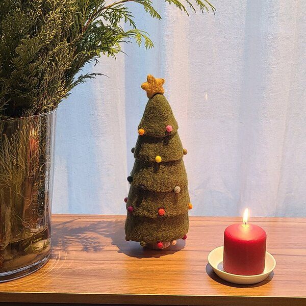 Frida Feeling Weihnachtsbaum (Filz mit Ständer) von Frida Feeling
