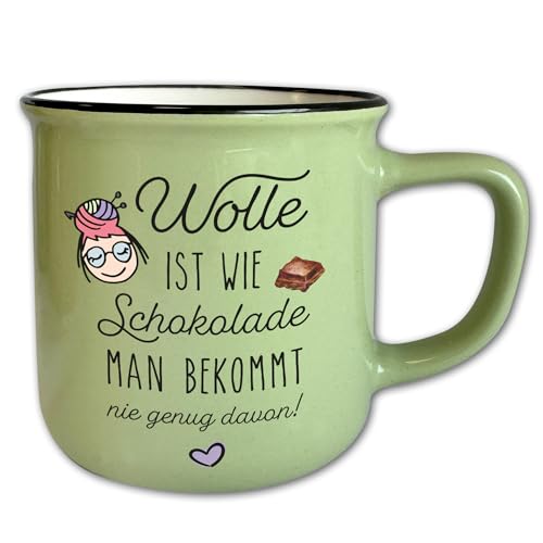 Frida's Wollhaus Tasse #2 Grün mit Spruch ″Wolle ist wie Schokolade...″ Motivtasse Vintage Geschenk Stricken Häkeln 330 ml von Frida's Wollhaus
