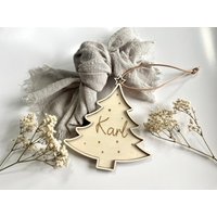 Personalisierter Weihnachtsanhänger Aus Holz | Weihnachtsbaumschmuck Christbaumschmuck Tannenbaum Mit Namen Personalisierter Weihnachtsanhänger Aus Holz | Weihnachtsbaumschmuck Christbaumschmuck Tannenbaum Mit Namen von FridasFeier
