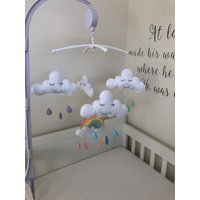 Handgemachtes Regenbogen Mobile Handgemachtes Regenbogen Mobile von FridaysChildbyLouise