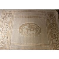 Antiker Bettüberwurf Mit Spitze Antiker Bettüberwurf Mit Spitze von FriedasVintage