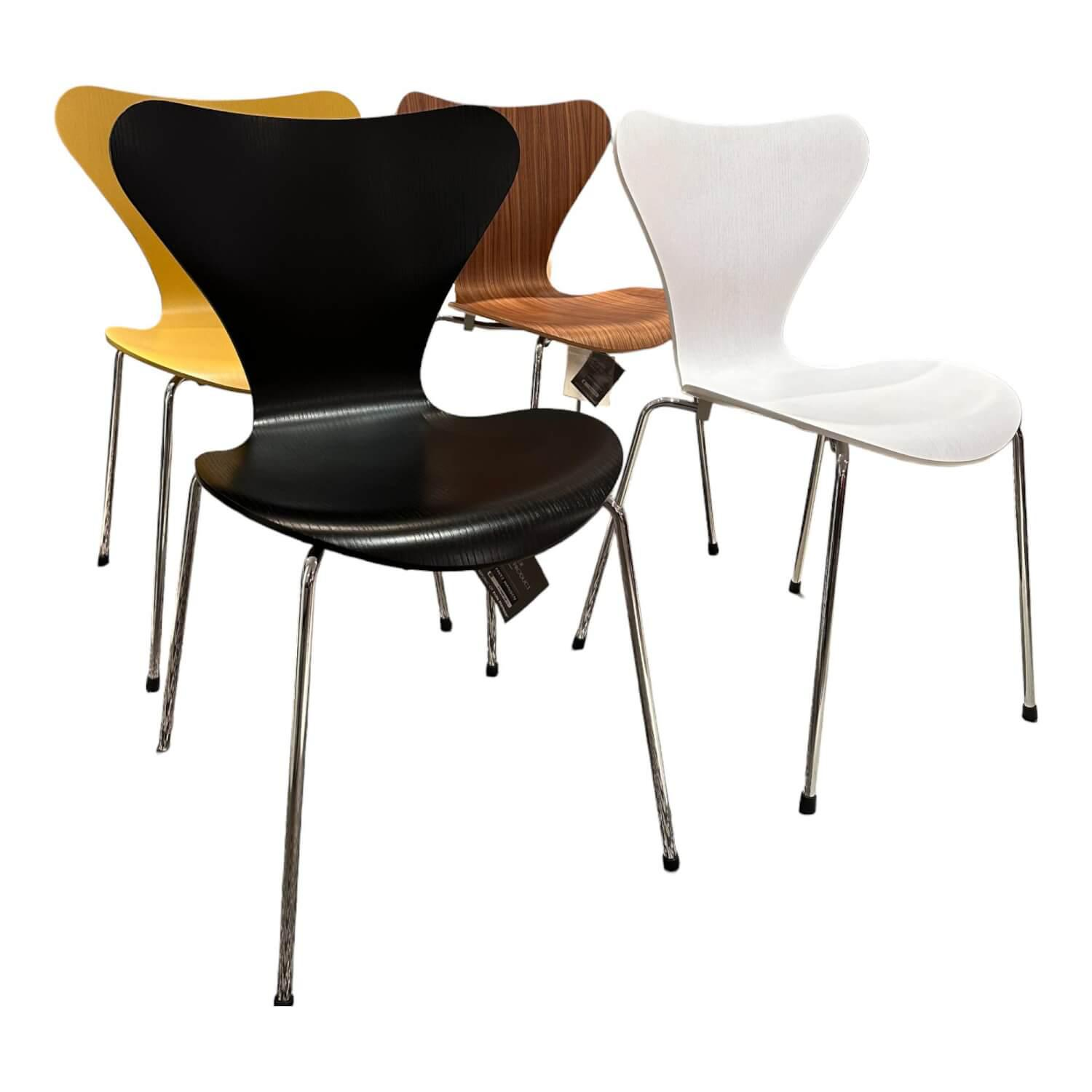 4er Set Stuhl Series 7 Sitzschale Gefärbte Esche Weiß Schwarz Egyptian Yellow Ge... von Fritz Hansen