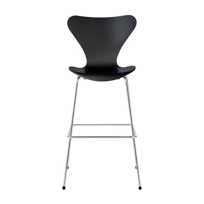 Fritz Hansen - Serie 7™ Barhocker - schwarz/lackiert/Gestell Stahl verchromt/BxHxT 53x110x59cm von Fritz Hansen