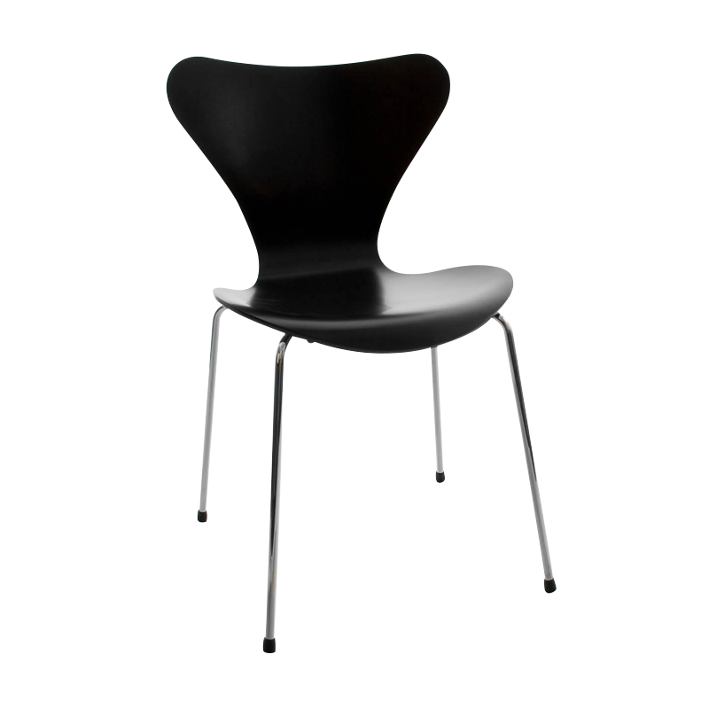 Fritz Hansen - Serie 7™ Stuhl lackiert - schwarz/lackiert/Gestell Stahl verchromt/BxHxT 50x82x52cm von Fritz Hansen