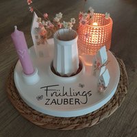 Frühlingshaftes Dekotablett Mit 3Er Set Häusern | Halter Kerze Und Vase Dekoteller Raysin Dekoring Frühling 25cm Scandi Home Deko Frühlingshaftes Dekotablett Mit 3Er Set Häusern | Halter Kerze Und Vase Dekoteller Raysin Dekoring Frühling 25cm Scandi Home Deko von FrlSvenjaKreativ