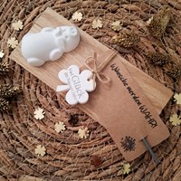 Geschenkset Silvester Mit Glücksschwein | Glücksset To Go Mitbringsel Glücksschweinchen Wunderkerze Neujahr Geschenkset Silvester Mit Glücksschwein | Glücksset To Go Mitbringsel Glücksschweinchen Wunderkerze Neujahr von FrlSvenjaKreativ