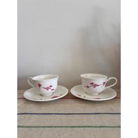 Ein Paar Marks & Spencer Weißes Porzellan Kirschblütenmuster Große Teetassen Und Untertassen von FroggyBrocante