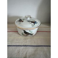 Ein Schönes L Lourioux Feuerfestes Porzellan Le Faune Geschirr Mit Wunderschönen Vogelbildern An Den Seiten Und Am Deckel von FroggyBrocante