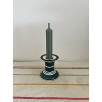 Ein Wunderschöner, in England Hergestellter Vintage-Kerzenhalter Aus Mittelblauem Petrol-Porzellan Und Gebrochenem Weiß von FroggyBrocante