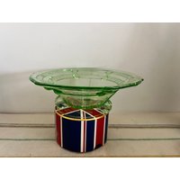 Eine Schöne Vielseitige Vintage Art Deco Pressglas Uran Grün Glas Servierkresse, Salat, Traubenschale Eine Schöne Vielseitige Vintage Art Deco Pressglas Uran Grün Glas Servierkresse, Salat, Traubenschale von FroggyBrocante