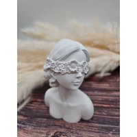 Frau/Mädchen Mit Augenbinde Blumen Aus Keramikgießpulver Büste von FromSundayWithLove
