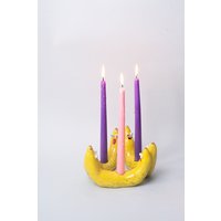 Handgemachte Keramik Banane Candelabra Glasierte Googly Augen Zunge Obst Kawaii Niedlich Kerzenständer von Fruitpocalypse